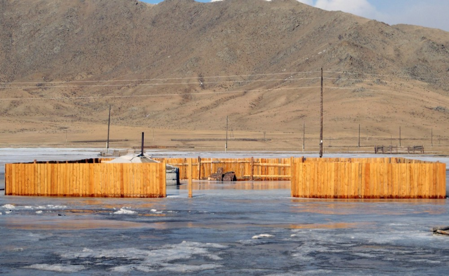 ШАР УСНЫ ҮЕРЭЭС СЭРЭМЖТЭЙ БАЙХЫГ АНХААРУУЛЖ БАЙНА 