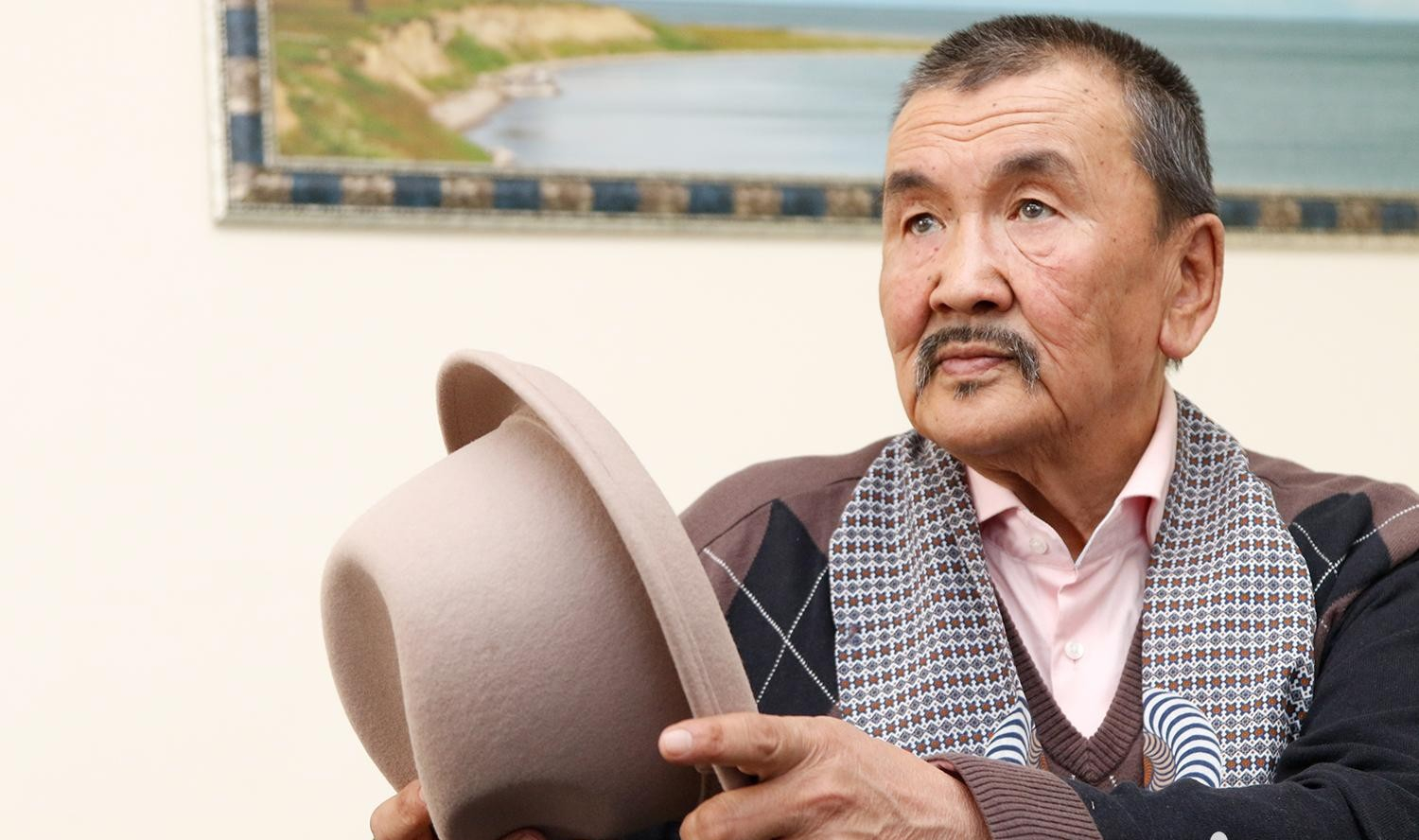 Т.МАНДИР: БАГШ ГЭВЭЛ БИ ААВЫНХАА ХЭДЭН НАЙЗУУДЫГ Л НЭРЛЭНЭ 