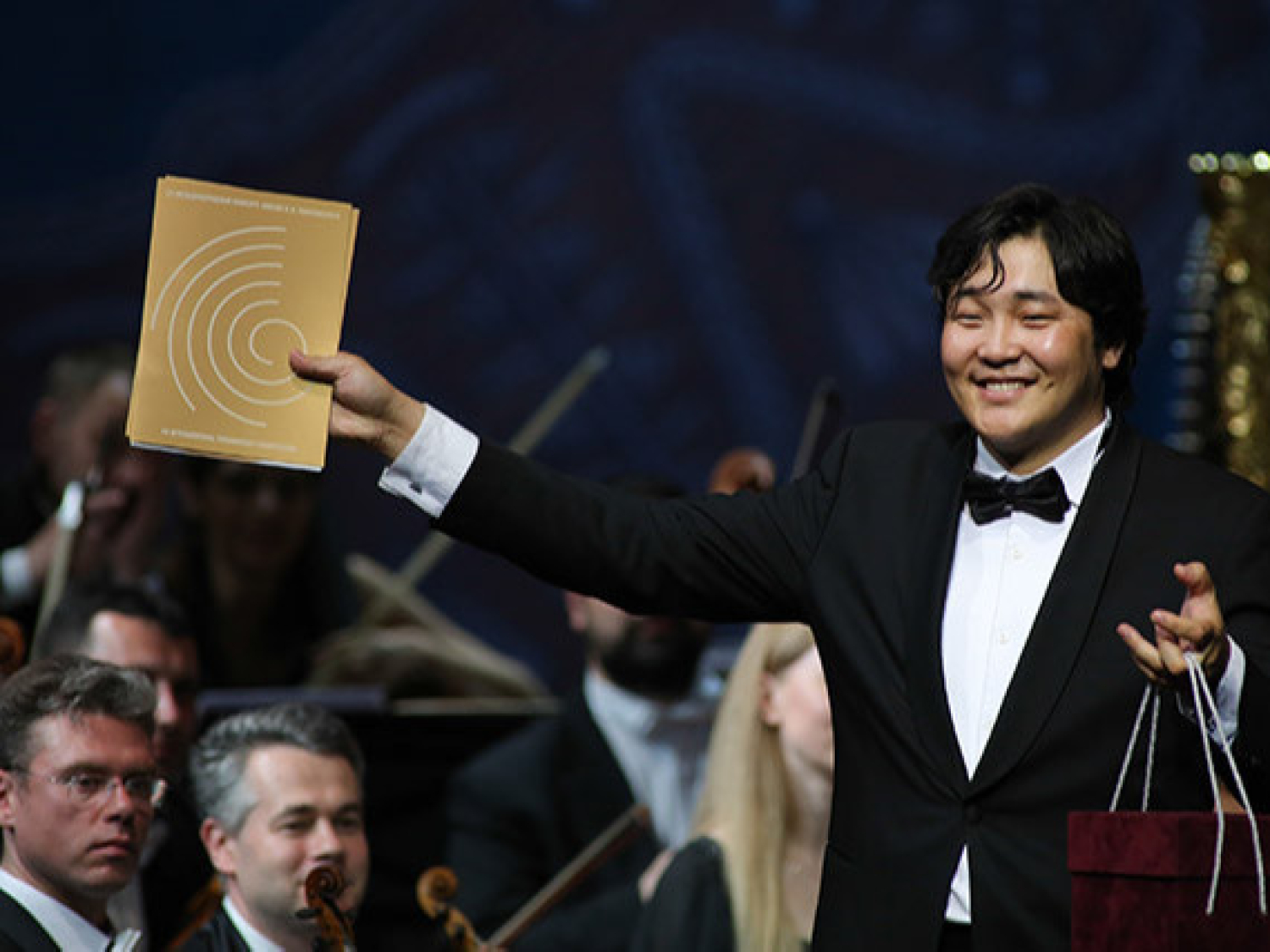 Г.АРИУНБААТАР ОРОСЫН  ДУУРИЙН "ОНЫ ШИЛДЭГ ДУУЧИН" БОЛЛОО